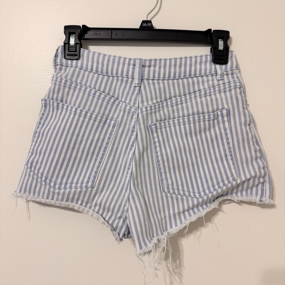 H&M Striped Shorts Size 4 - Picture 2 of 3